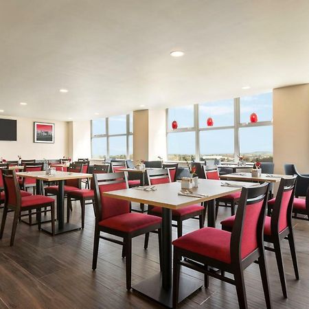 Ramada East Kilbride Hotell Exteriör bild