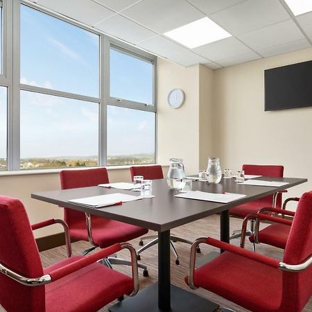 Ramada East Kilbride Hotell Exteriör bild