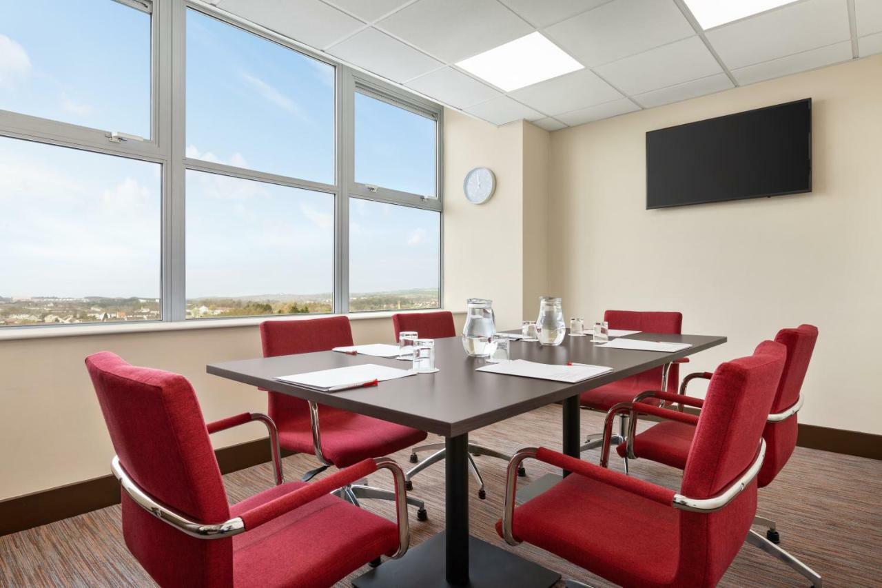 Ramada East Kilbride Hotell Exteriör bild
