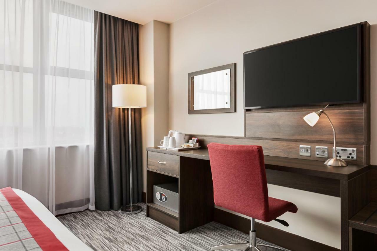 Ramada East Kilbride Hotell Exteriör bild