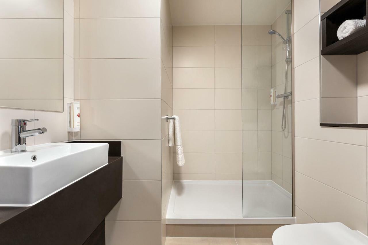 Ramada East Kilbride Hotell Exteriör bild